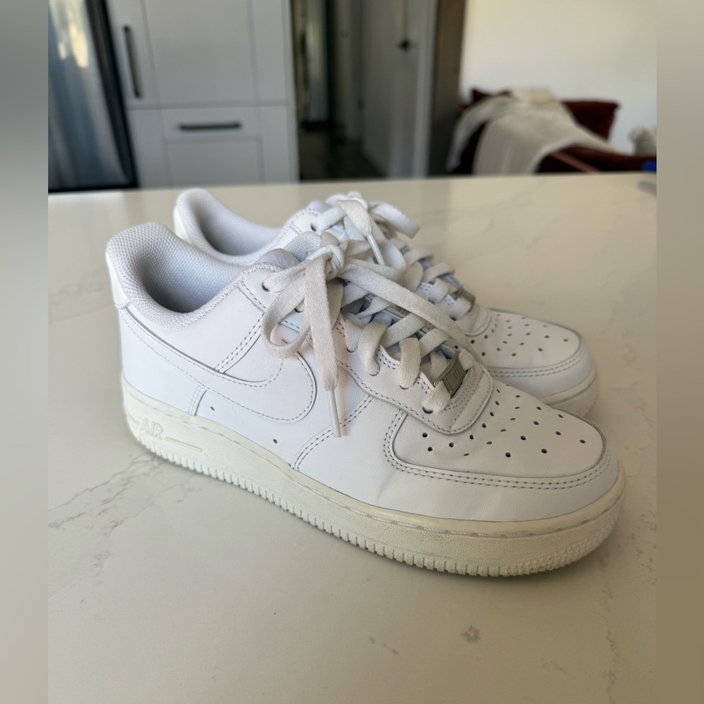 Women’s Nike Air Force 1 07’s - Size 7